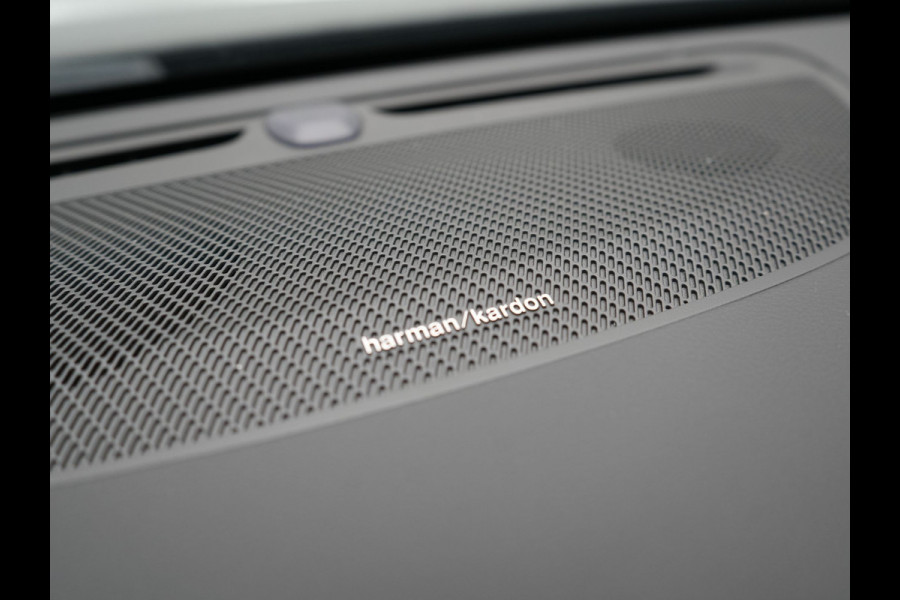 Volvo V60 T6 Recharge AWD R-Design LONG RANGE Plug In Hybrid Dealer O.H. PHEV | Panodak | Lederen Sportstoelen Memory | Harman Kardon | Apple Carplay | Navigatie | Camera | L.M. 19" | DAB | Virtual |