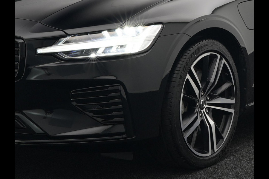 Volvo V60 T6 Recharge AWD R-Design LONG RANGE Plug In Hybrid Dealer O.H. PHEV | Panodak | Lederen Sportstoelen Memory | Harman Kardon | Apple Carplay | Navigatie | Camera | L.M. 19" | DAB | Virtual |