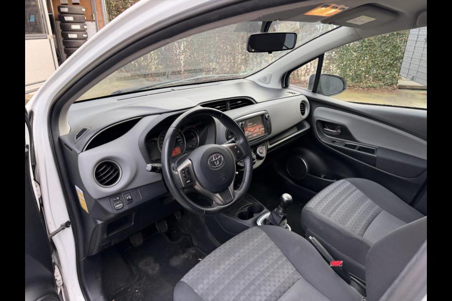 Toyota Yaris 1.0 VVT-i Aspiration | Achteruitrijcamera | Bluetooth telefoonvoorbereiding |