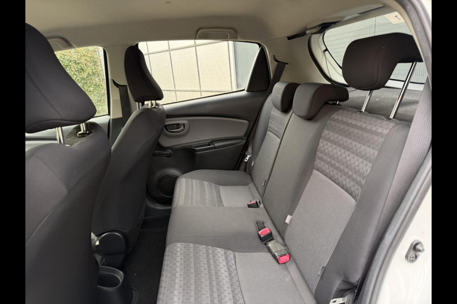 Toyota Yaris 1.0 VVT-i Aspiration | Achteruitrijcamera | Bluetooth telefoonvoorbereiding |