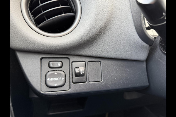 Toyota Yaris 1.0 VVT-i Aspiration | Achteruitrijcamera | Bluetooth telefoonvoorbereiding |