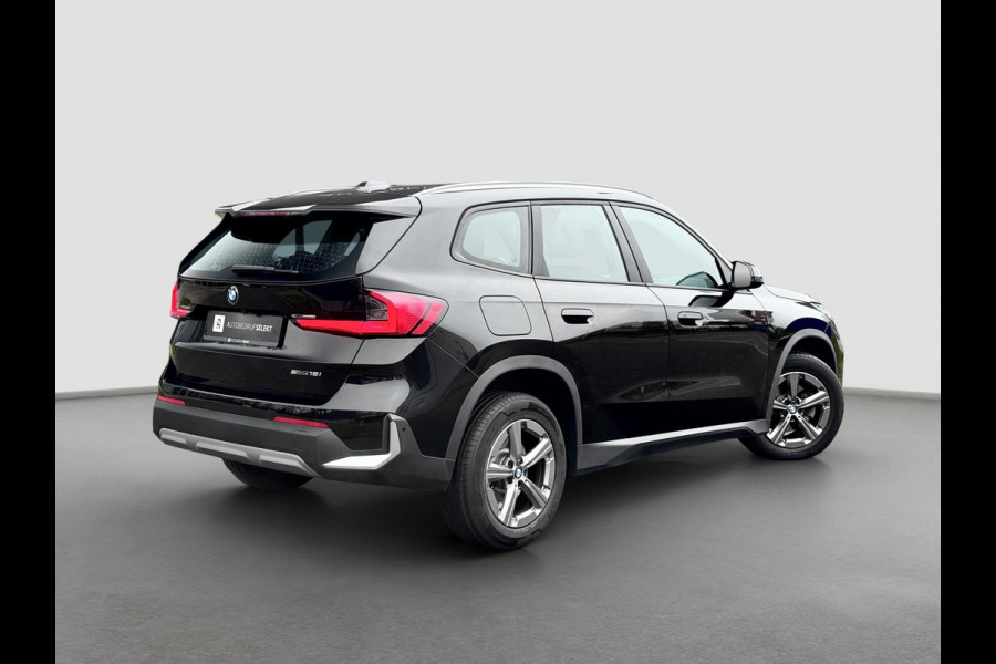 BMW X1 SDrive18i LED - NIEUW MODEL - GROOT SCHERM - CARPLAY - STOELVERWARMING - KEYLESS