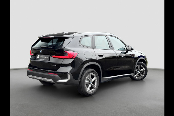 BMW X1 SDrive18i LED - NIEUW MODEL - GROOT SCHERM - CARPLAY - STOELVERWARMING - KEYLESS
