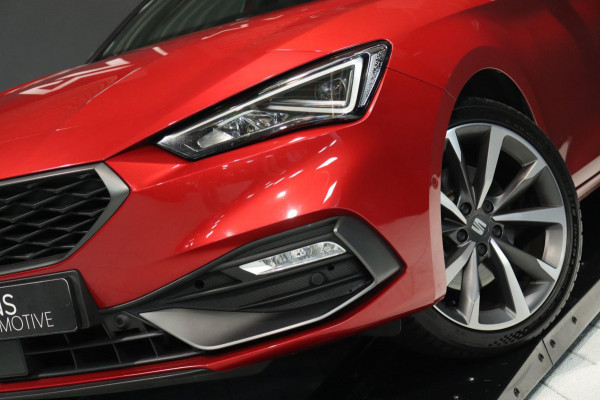 Seat Leon 1.5 eTSI FR / PANODAK / KEYLESS / LED / CAMERA / CARPLAY