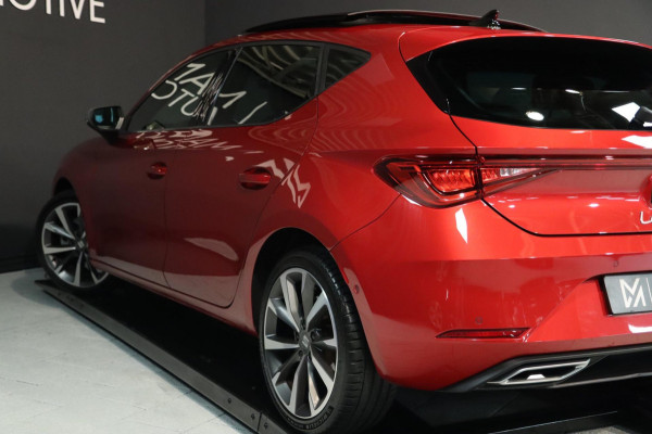 Seat Leon 1.5 eTSI FR / PANODAK / KEYLESS / LED / CAMERA / CARPLAY