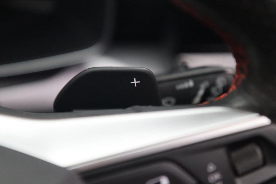 Seat Leon 1.5 eTSI FR / PANODAK / KEYLESS / LED / CAMERA / CARPLAY