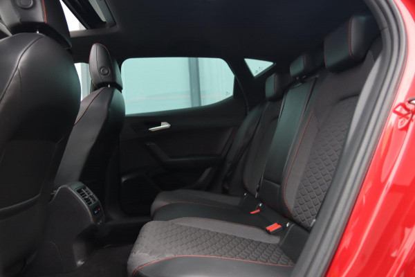 Seat Leon 1.5 eTSI FR / PANODAK / KEYLESS / LED / CAMERA / CARPLAY