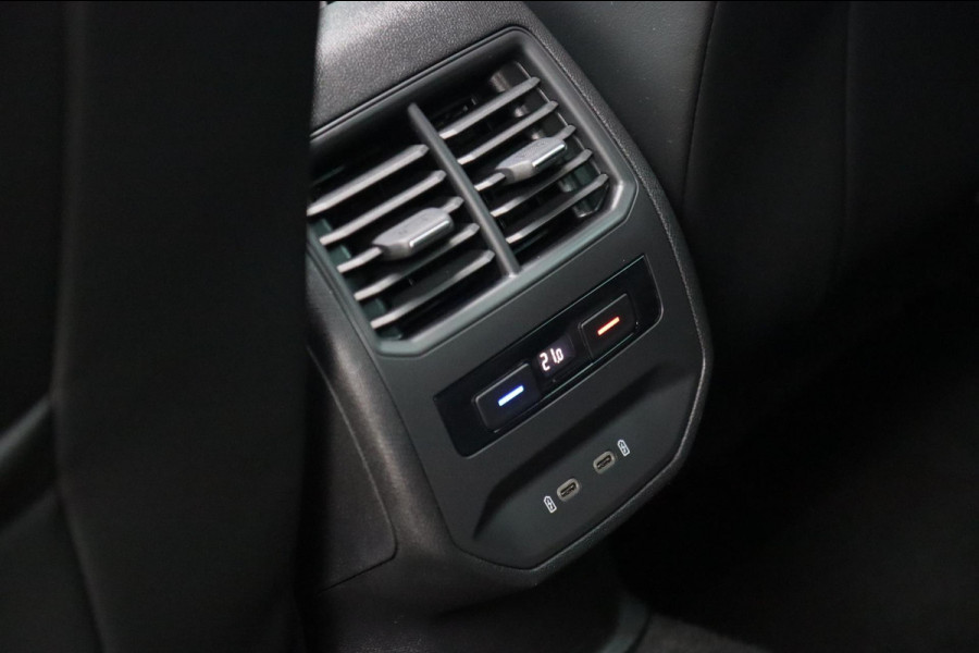 Seat Leon 1.5 eTSI FR / PANODAK / KEYLESS / LED / CAMERA / CARPLAY