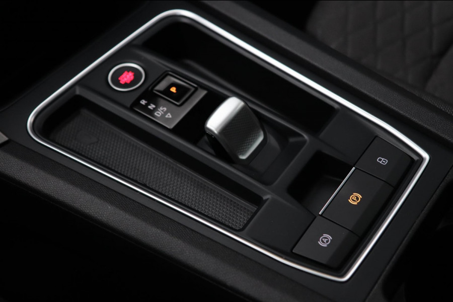 Seat Leon 1.5 eTSI FR / PANODAK / KEYLESS / LED / CAMERA / CARPLAY