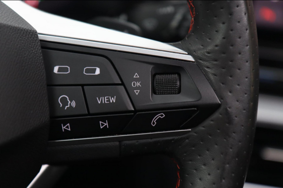 Seat Leon 1.5 eTSI FR / PANODAK / KEYLESS / LED / CAMERA / CARPLAY