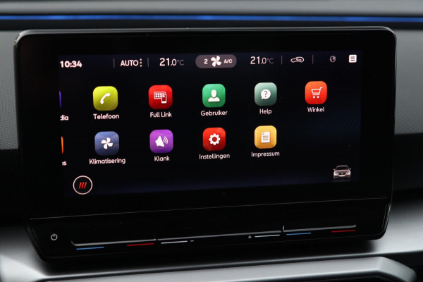 Seat Leon 1.5 eTSI FR / PANODAK / KEYLESS / LED / CAMERA / CARPLAY