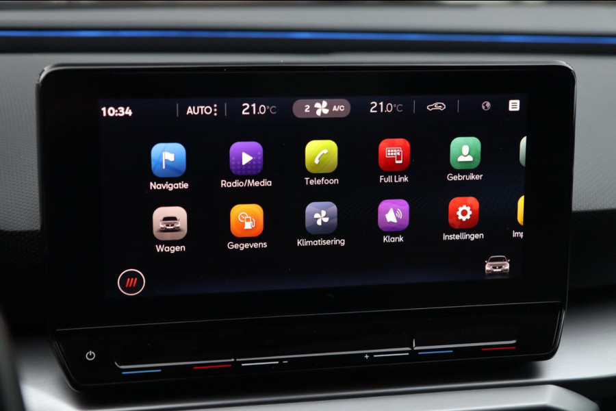 Seat Leon 1.5 eTSI FR / PANODAK / KEYLESS / LED / CAMERA / CARPLAY