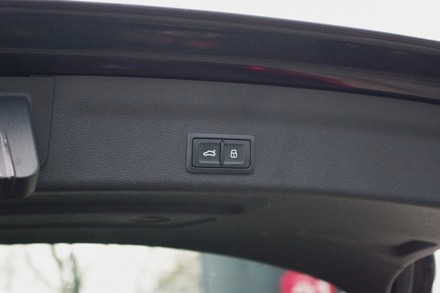 Audi A6 Avant 55 TFSI 367 PK e Quattro S-Line Edition Competition PHEV, Panoramadak, Trekhaak, Leder