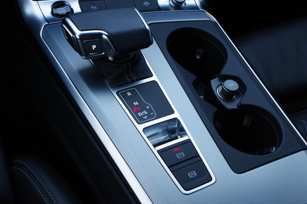 Audi A6 Avant 55 TFSI 367 PK e Quattro S-Line Edition Competition PHEV, Panoramadak, Trekhaak, Leder