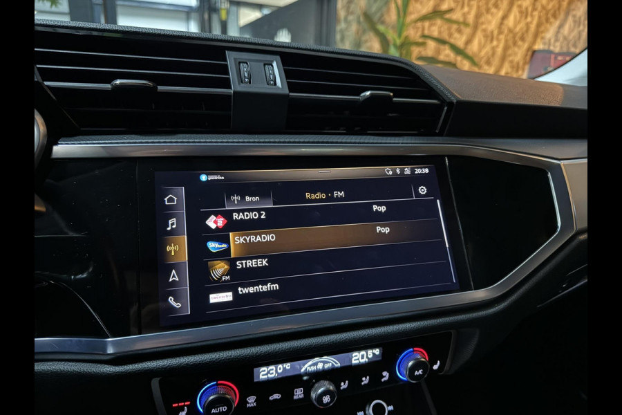 Audi Q3 35 TFSI S edition Garantie Trekhaak Leder Camera StoelVW Elek Achterklep Cruise Navi Clima Led Rijklaar