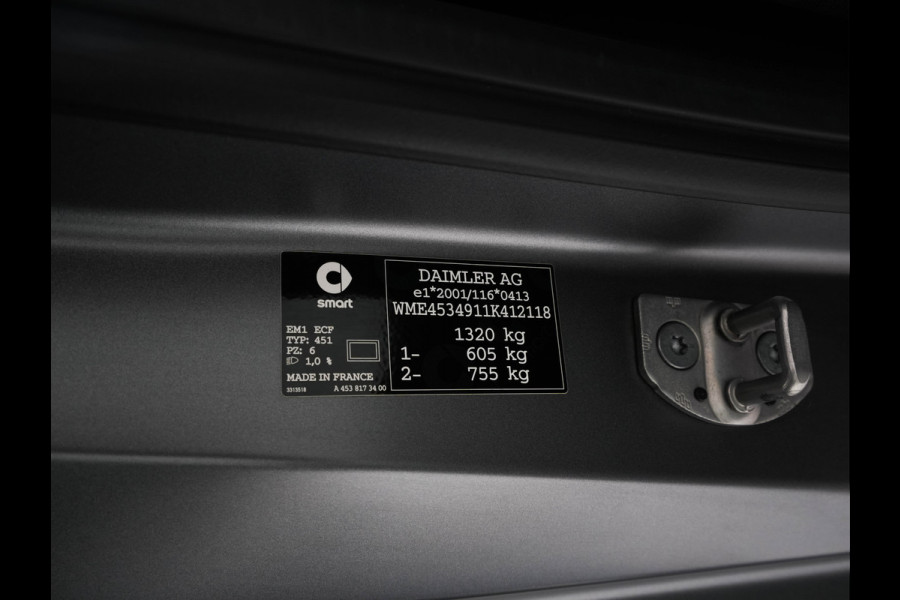 Smart Fortwo cabrio EQ BRABUS Style 18 kWh [ 3-Fase ] *LEATHER | HEATED-SPORTSEATS | NAVI-FULLMAP | CAMERA | DAB+ | AIRCO | PDC | CRUISE | 16''ALU*