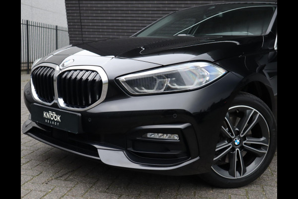 BMW 1-serie 118i Executive Sport Line Automaat / LED / 17 Inch / HiFi / Sportstoelen / Parkeersensoren voor+achter / Live Cockpit Plus /