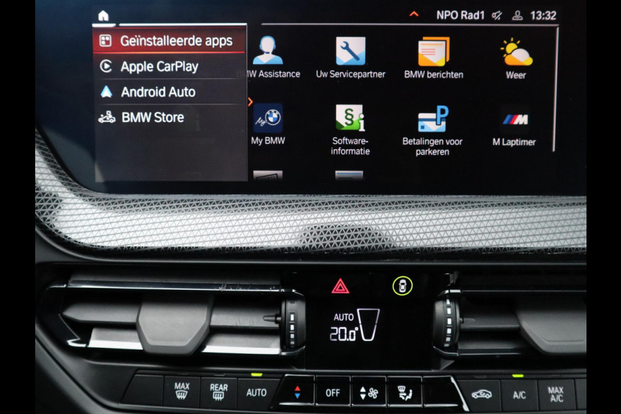 BMW 1-serie 118i Executive Sport Line Automaat / LED / 17 Inch / HiFi / Sportstoelen / Parkeersensoren voor+achter / Live Cockpit Plus /