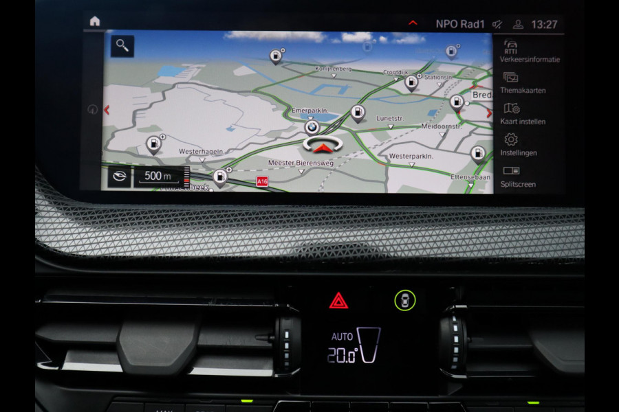 BMW 1-serie 118i Executive Sport Line Automaat / LED / 17 Inch / HiFi / Sportstoelen / Parkeersensoren voor+achter / Live Cockpit Plus /