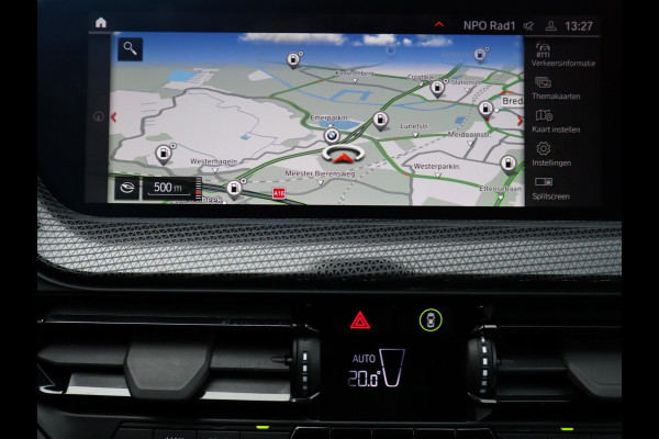 BMW 1-serie 118i Executive Sport Line Automaat / LED / 17 Inch / HiFi / Sportstoelen / Parkeersensoren voor+achter / Live Cockpit Plus /
