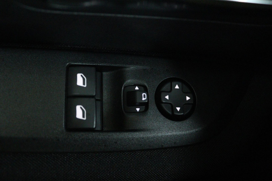 Peugeot 208 1.2 PureTech Blue Lease (NAVIGATIE, CRUISE, PARKEERSENSOREN, MULTIMEDIA, 1e EIGENAAR, GOED ONDERHOUDEN)