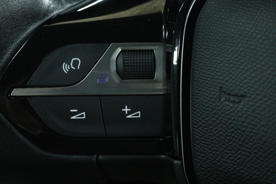 Peugeot 208 1.2 PureTech Blue Lease (NAVIGATIE, CRUISE, PARKEERSENSOREN, MULTIMEDIA, 1e EIGENAAR, GOED ONDERHOUDEN)