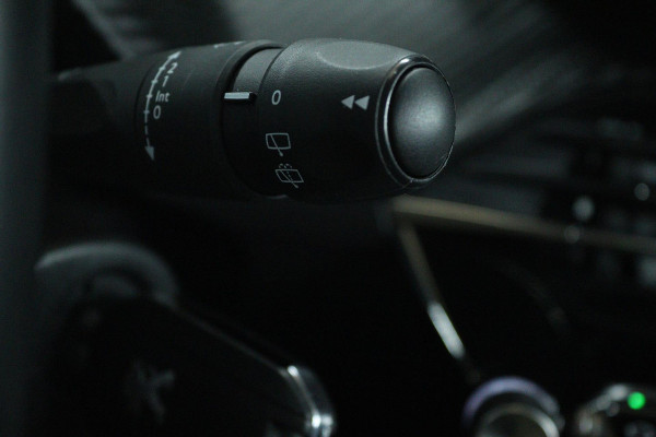 Peugeot 208 1.2 PureTech Blue Lease (NAVIGATIE, CRUISE, PARKEERSENSOREN, MULTIMEDIA, 1e EIGENAAR, GOED ONDERHOUDEN)