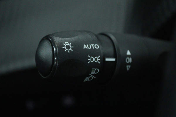 Peugeot 208 1.2 PureTech Blue Lease (NAVIGATIE, CRUISE, PARKEERSENSOREN, MULTIMEDIA, 1e EIGENAAR, GOED ONDERHOUDEN)