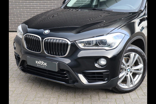 BMW X1 sDrive18i Executive Sport Line Automaat / Navigatie / LED / 18 Inch / Parkeersensoren voor+achter / Voorstoelen Verwarmd / Sportstuur /