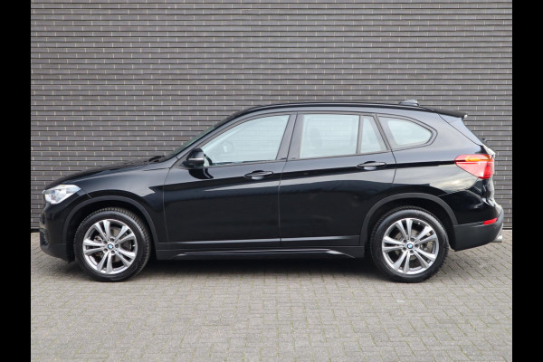 BMW X1 sDrive18i Executive Sport Line Automaat / Navigatie / LED / 18 Inch / Parkeersensoren voor+achter / Voorstoelen Verwarmd / Sportstuur /