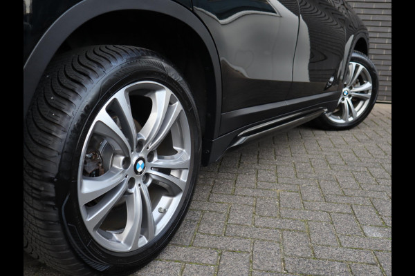 BMW X1 sDrive18i Executive Sport Line Automaat / Navigatie / LED / 18 Inch / Parkeersensoren voor+achter / Voorstoelen Verwarmd / Sportstuur /