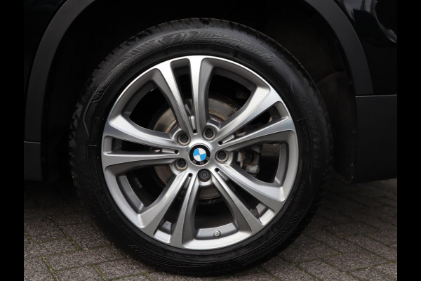 BMW X1 sDrive18i Executive Sport Line Automaat / Navigatie / LED / 18 Inch / Parkeersensoren voor+achter / Voorstoelen Verwarmd / Sportstuur /
