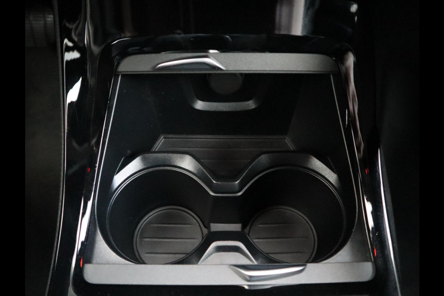 BMW X1 sDrive18i Executive Sport Line Automaat / Navigatie / LED / 18 Inch / Parkeersensoren voor+achter / Voorstoelen Verwarmd / Sportstuur /