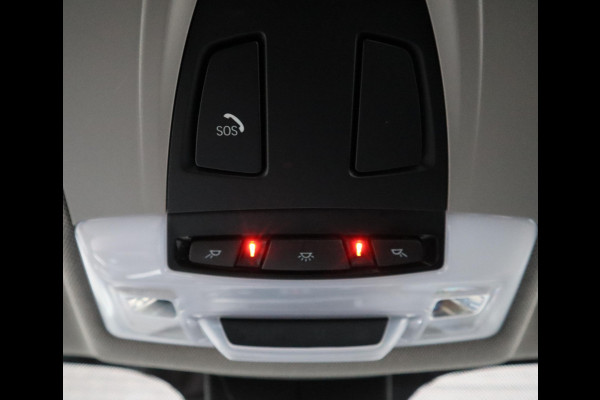 BMW X1 sDrive18i Executive Sport Line Automaat / Navigatie / LED / 18 Inch / Parkeersensoren voor+achter / Voorstoelen Verwarmd / Sportstuur /