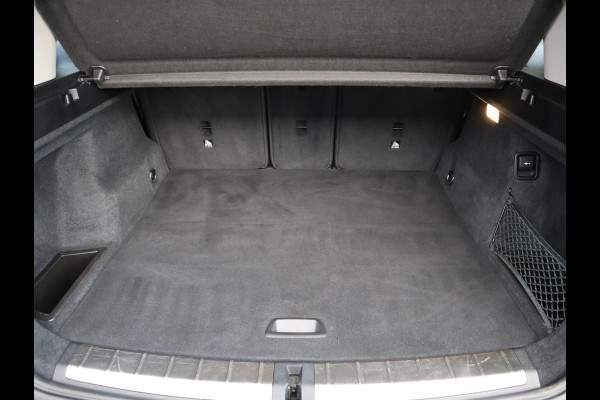 BMW X1 sDrive18i Executive Sport Line Automaat / Navigatie / LED / 18 Inch / Parkeersensoren voor+achter / Voorstoelen Verwarmd / Sportstuur /