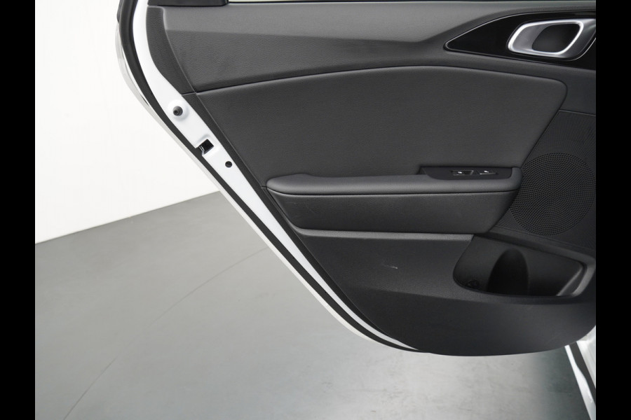 Kia Ceed 1.5 T-GDi GT-PlusLine - Automaat - Rijdende Demo Automaat - Stoel/Stuurverwarming - Adaptief Cruise Control - Navigatie - Climate Control - Fabrieksgarantie Tot 2032