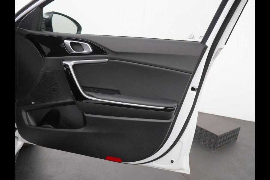 Kia Ceed 1.5 T-GDi GT-PlusLine - Automaat - Rijdende Demo Automaat - Stoel/Stuurverwarming - Adaptief Cruise Control - Navigatie - Climate Control - Fabrieksgarantie Tot 2032