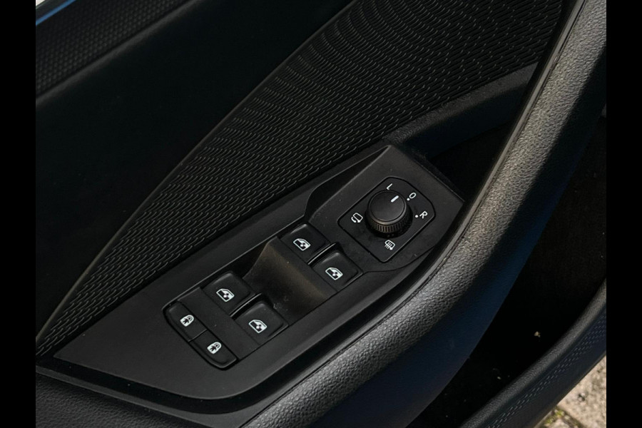 Škoda Octavia Combi 1.5 TSI First Edition NL AUTO | STOELVERW | SFEEVRLICHTING |