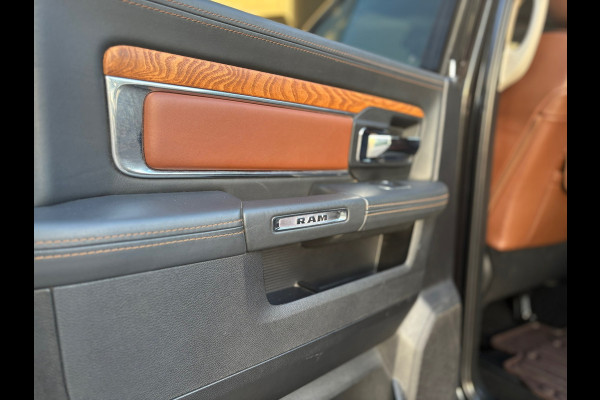 Dodge Ram 1500 5.7 V8 4x4 Crew Cab Longhorn - Luchtvering - Bomvol