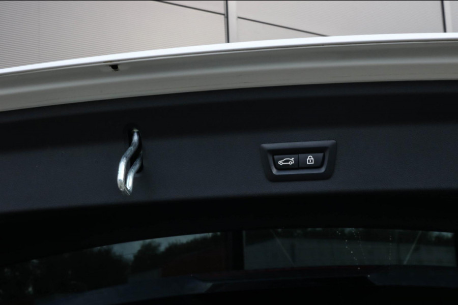 BMW X3 XDrive30e M-SPORT - PANO - TREKAAK - LASER - VOL!!