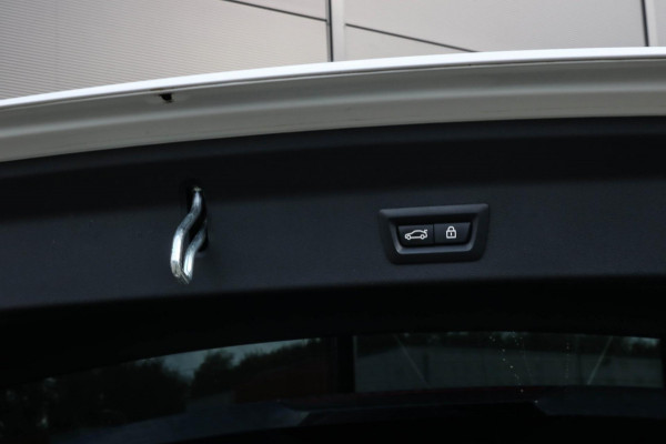 BMW X3 XDrive30e M-SPORT - PANO - TREKAAK - LASER - VOL!!