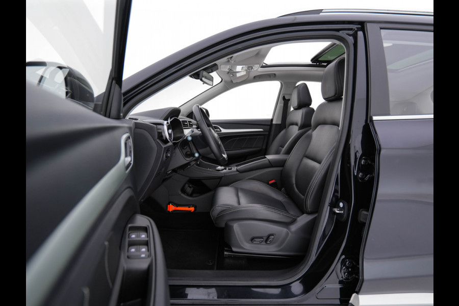 MG ZS EV Luxury 45 kWh (INCL.BTW) Aut. *PANO | LEATHER | CCS-FASTLOADER | KEYLESS | NAVI-FULLMAP | ADAPTIVE-CRUISE | CAMERA | HEATED-SPORTSEATS | CARPLAY | BLINDSPOT | DAB | LANE-ASSIST | PRIVACY-GLASS | 17''ALU*