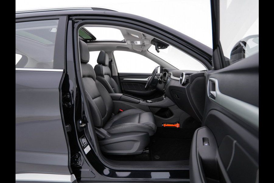 MG ZS EV Luxury 45 kWh (INCL.BTW) Aut. *PANO | LEATHER | CCS-FASTLOADER | KEYLESS | NAVI-FULLMAP | ADAPTIVE-CRUISE | CAMERA | HEATED-SPORTSEATS | CARPLAY | BLINDSPOT | DAB | LANE-ASSIST | PRIVACY-GLASS | 17''ALU*