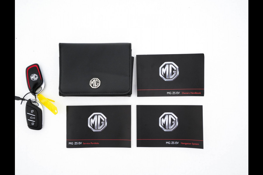 MG ZS EV Luxury 45 kWh (INCL.BTW) Aut. *PANO | LEATHER | CCS-FASTLOADER | KEYLESS | NAVI-FULLMAP | ADAPTIVE-CRUISE | CAMERA | HEATED-SPORTSEATS | CARPLAY | BLINDSPOT | DAB | LANE-ASSIST | PRIVACY-GLASS | 17''ALU*