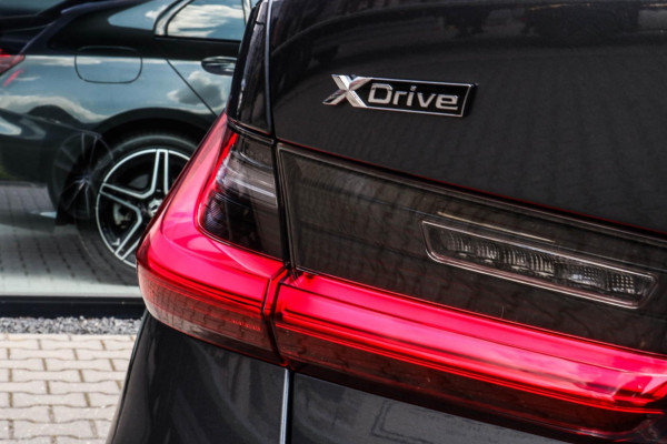 BMW 3 Serie Touring 330e xDrive - TREKHAAK - 360 CAMERA - DEALER ONDERHOUDEN - LED - HOUTINLEG - SFEERVERLICHTING