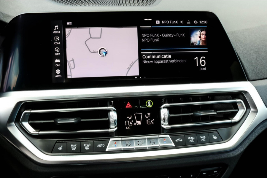 BMW 3 Serie Touring 330e xDrive - TREKHAAK - 360 CAMERA - DEALER ONDERHOUDEN - LED - HOUTINLEG - SFEERVERLICHTING