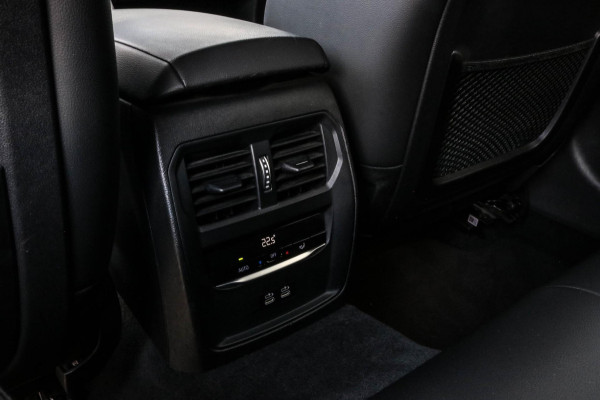 BMW 3 Serie Touring 330e xDrive - TREKHAAK - 360 CAMERA - DEALER ONDERHOUDEN - LED - HOUTINLEG - SFEERVERLICHTING