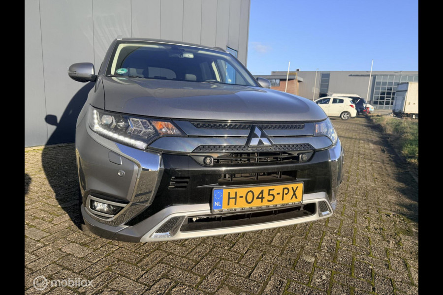Mitsubishi Outlander 2.4 PHEV Intense TREKHAAK CAMERA