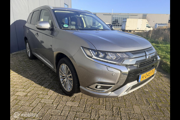 Mitsubishi Outlander 2.4 PHEV Intense TREKHAAK CAMERA