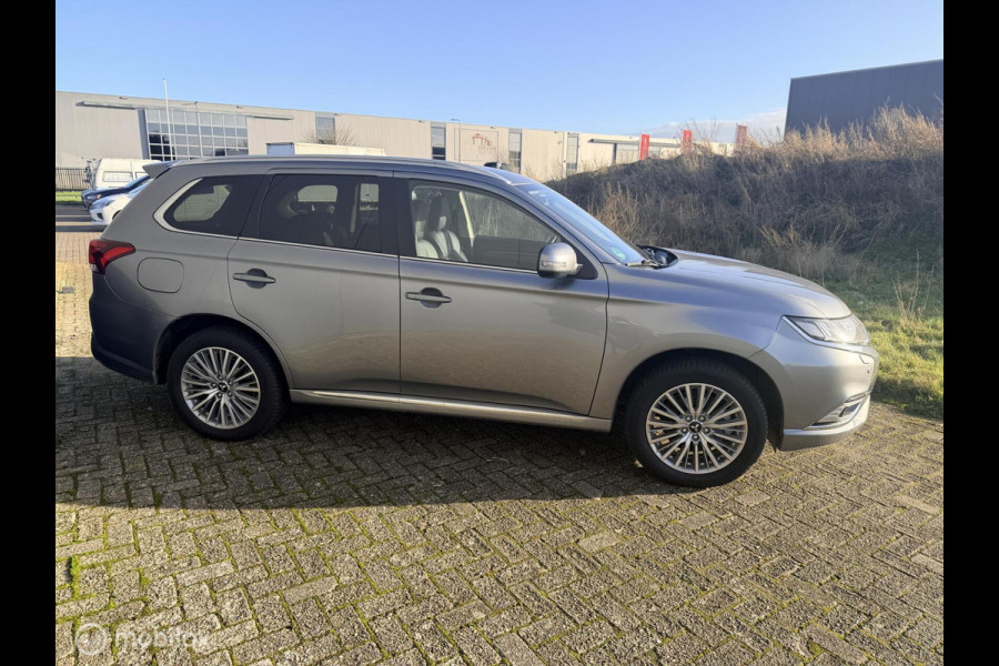 Mitsubishi Outlander 2.4 PHEV Intense TREKHAAK CAMERA